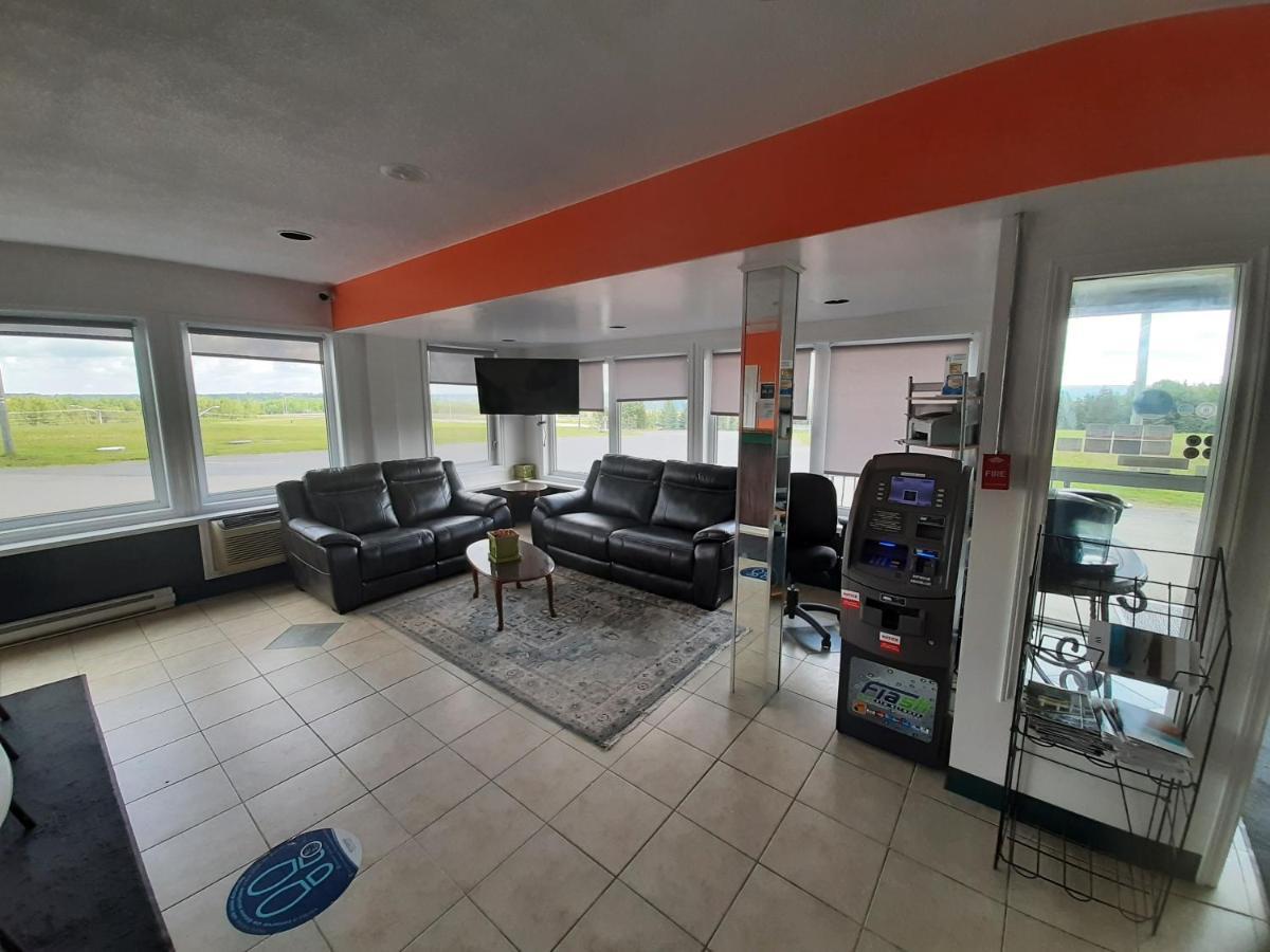 Howard Johnson By Wyndham Woodstock Nb מראה חיצוני תמונה