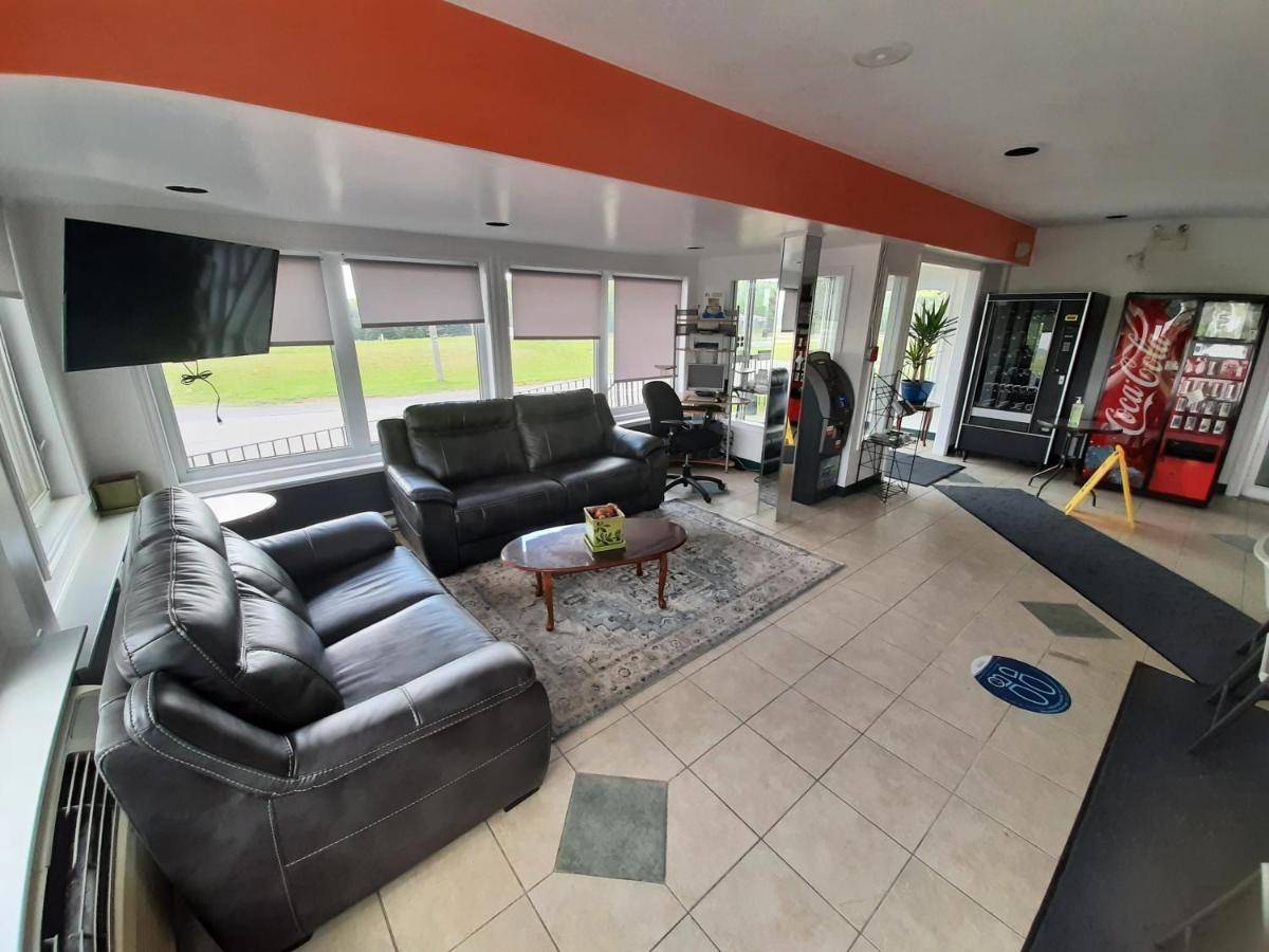 Howard Johnson By Wyndham Woodstock Nb מראה חיצוני תמונה