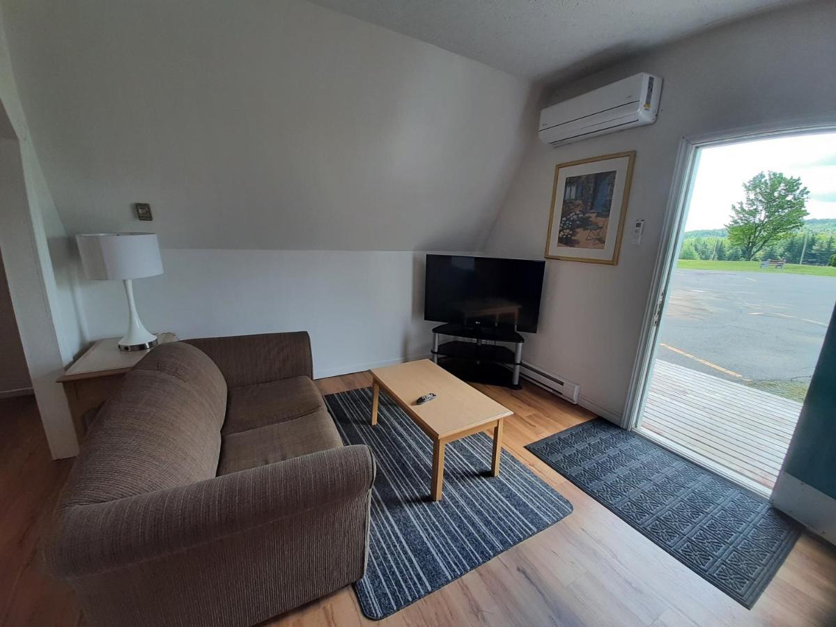 Howard Johnson By Wyndham Woodstock Nb מראה חיצוני תמונה